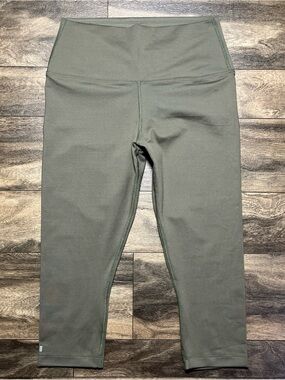 NOBULL Women's High-Rise Capri Leggings Army Green Size Medium Training Yoga